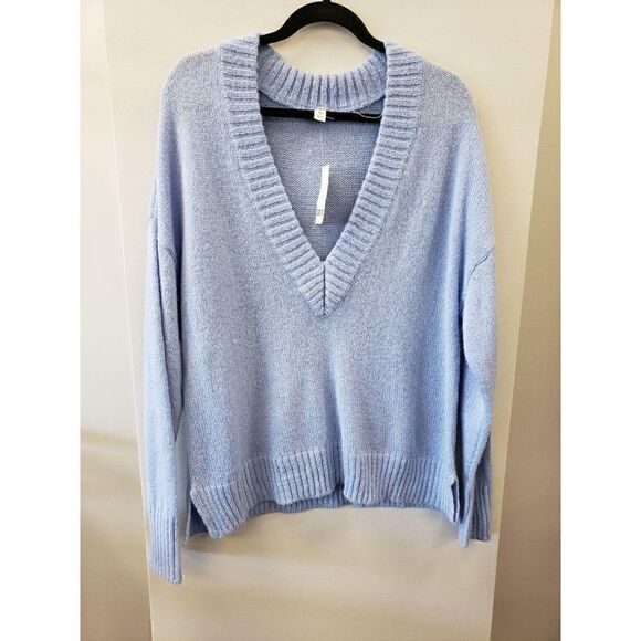 Bar III Soft Fluffy Plunging V-Neck Sweater Top‎ - Picture 3 of 6